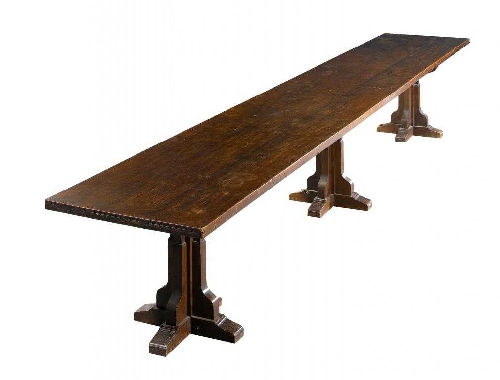 Appraisal: AN ARTS CRAFTS MOVEMENT OAK TABLE BY JOHNSON APPLEYARD en