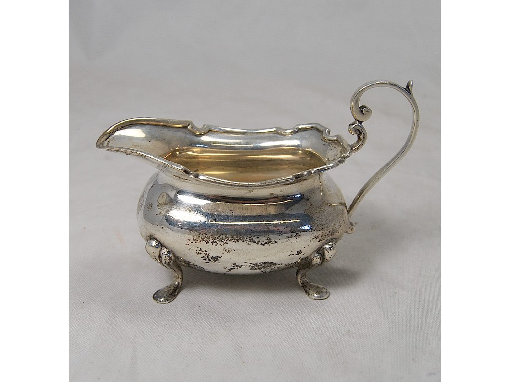 Appraisal: James style silver cream jug approx ozs