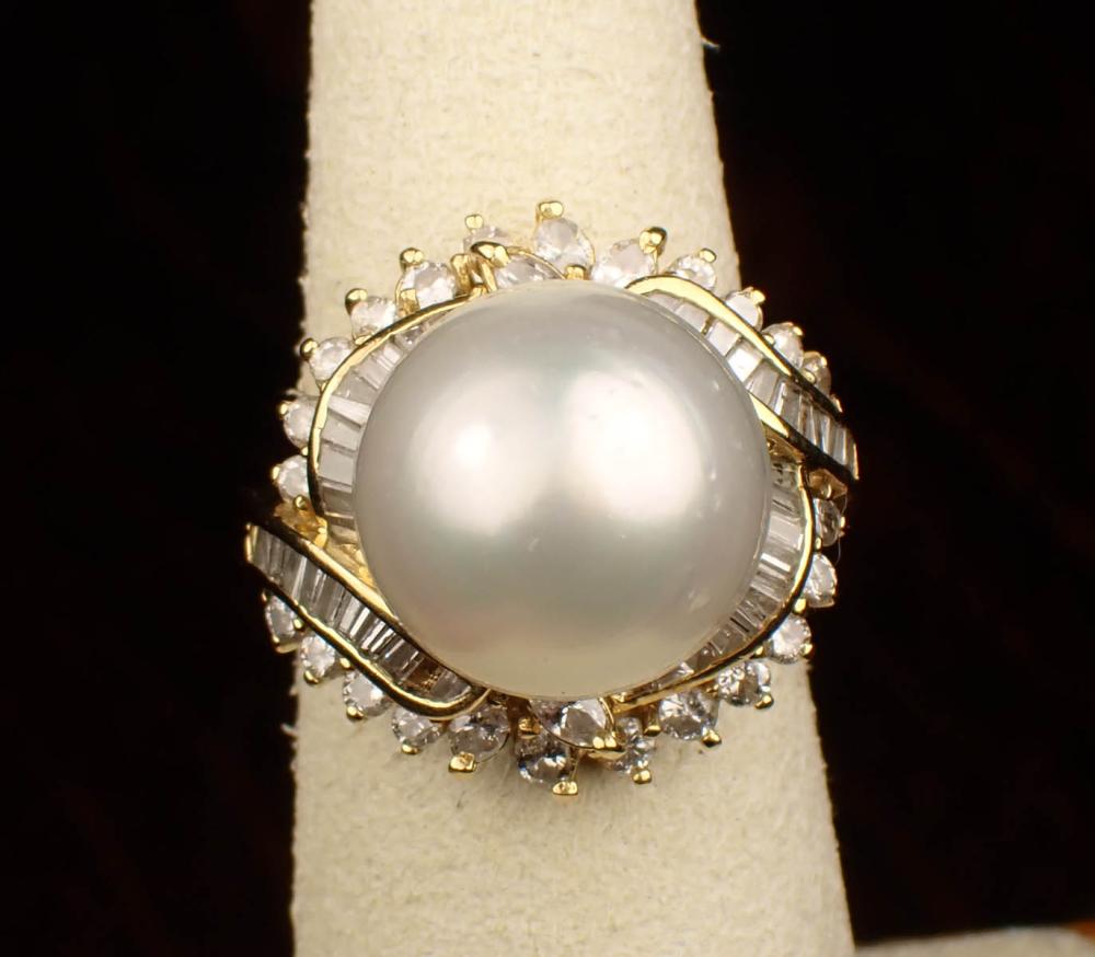 Appraisal: SOUTH SEA PEARL DIAMOND AND EIGHTEEN KARAT GOLD RING The