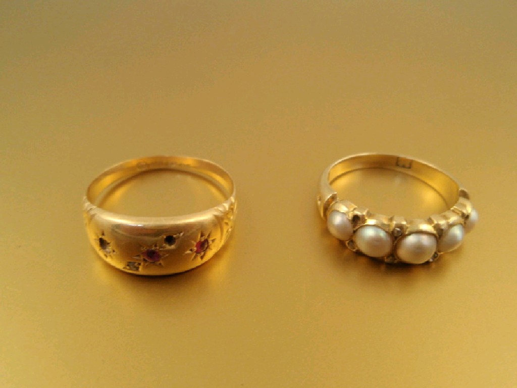 Appraisal: A Victorian pearl and diamond chip set ring in yellow