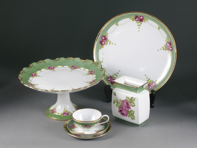 Appraisal: HAND PAINTED FINE PORCELAIN DINNER SET pieces consisting of dinner