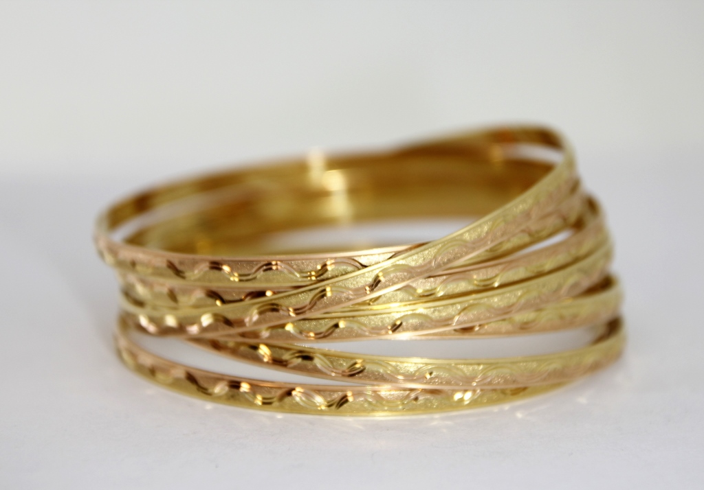 Appraisal: SEVEN LASER DIAMOND CUT K GOLD BANGLE BRACELETS ContemporarySeven buff