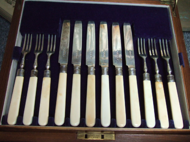 Appraisal: A set of twelve pairs of silver dessert or fruit