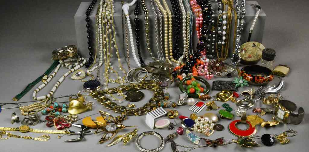 Appraisal: Piece Collection of Vintage JewelryConsisting of variety of costume jewelry