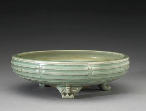 Appraisal: A celadon glazed stoneware bulb bowl Ming Dynasty Of Zhejiang