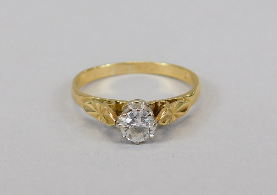 Appraisal: A diamond solitaire ring the central stone approx cts with