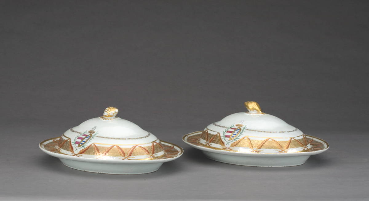 Appraisal: PAIR OF CHINESE EXPORT PORCELAIN ARMORIAL OVAL DISHES AND COVERS