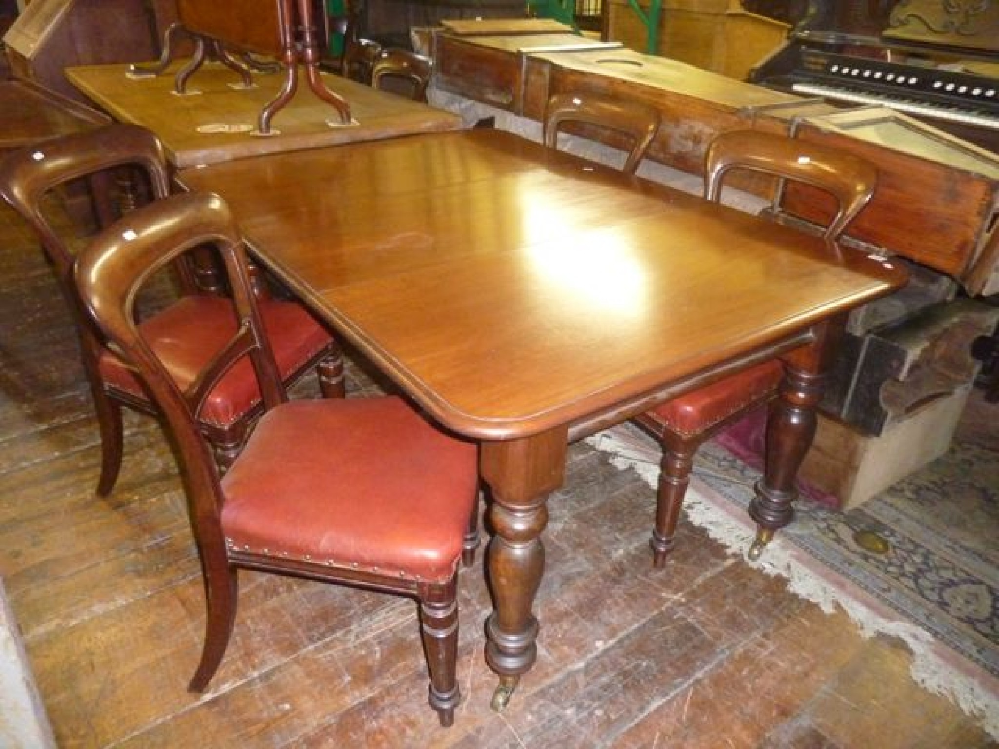 Appraisal: A Victorian mahogany wind out extending dining table of rectangular