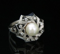 Appraisal: A Pearl Ladies' Ring Set In White Gold A mm