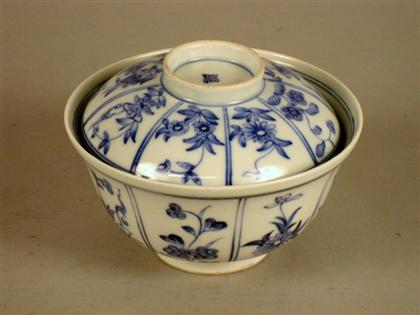 Appraisal: Small Chinese blue and white covered bowl th century Circular