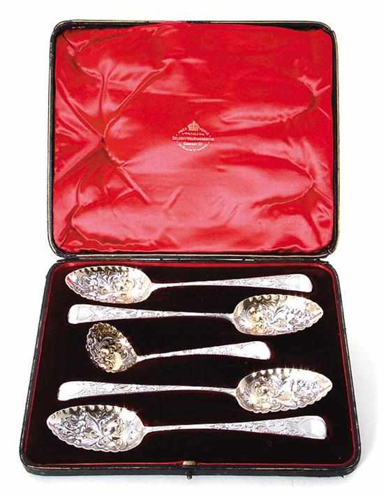 Appraisal: Cased set of Georgian sterling berry serving spoons and sifter