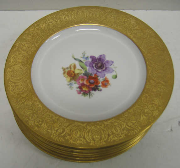 Appraisal: EIGHT GERMAN PORCELAIN PLATES Hutschenreuther Selb Bavaria each with gold