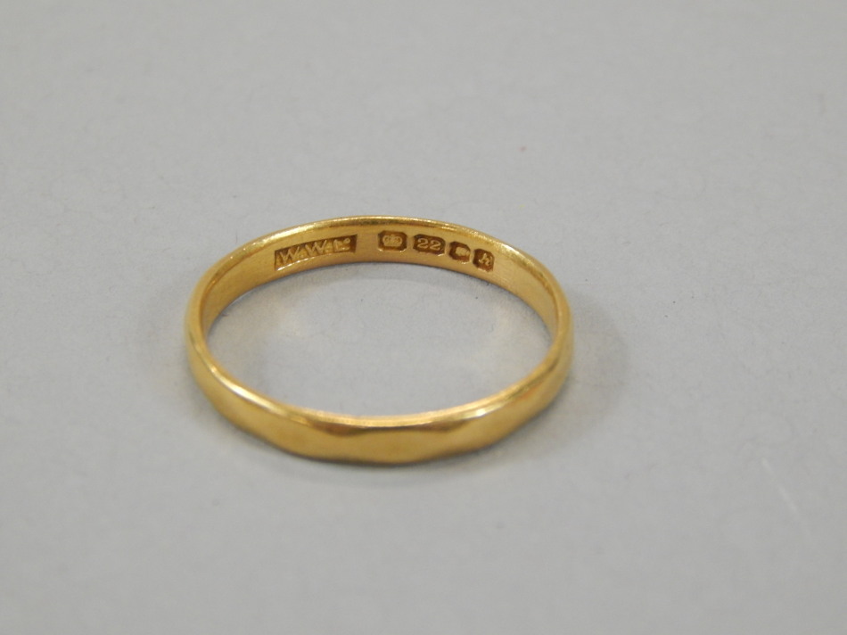 Appraisal: A ct gold wedding band of part textured outline g