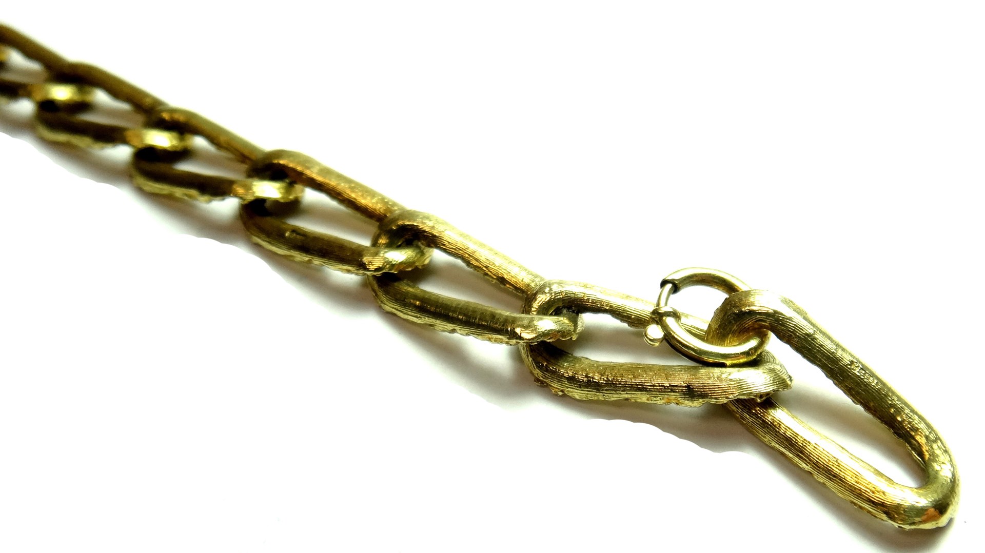 Appraisal: A ct gold bracelet in an open wide curb link