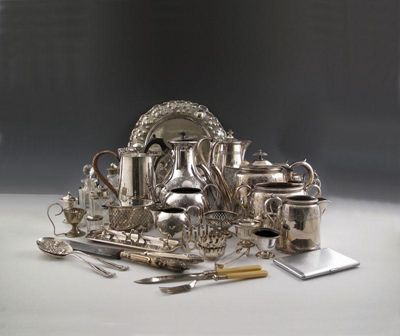 Appraisal: A mixed lot of electroplated items comprising a three piece