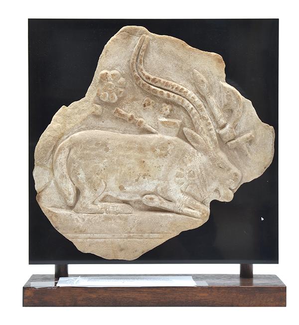 Appraisal: AN EGYPTIAN WALL RELIEF FRAGMENT