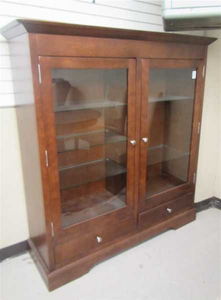 Appraisal: TRADITIONAL STYLE CHINA DISPLAY CABINET Bermex International Inc model B-