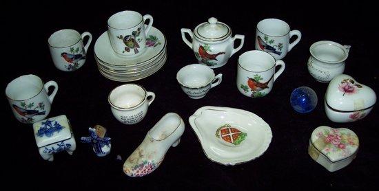 Appraisal: A doll's part tea-set comprising five cups five saucers and