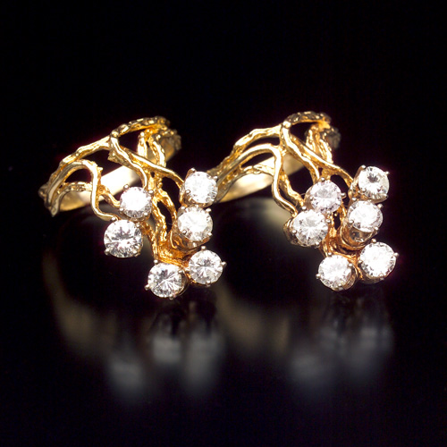 Appraisal: DIAMOND Freeform rings in k yellow gold Each composed of