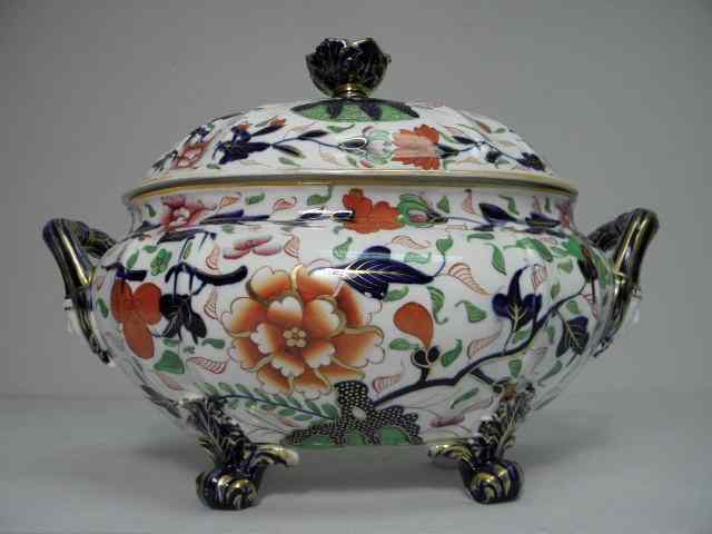 Appraisal: An early Coalport porcelain covered tureen Circa late th early