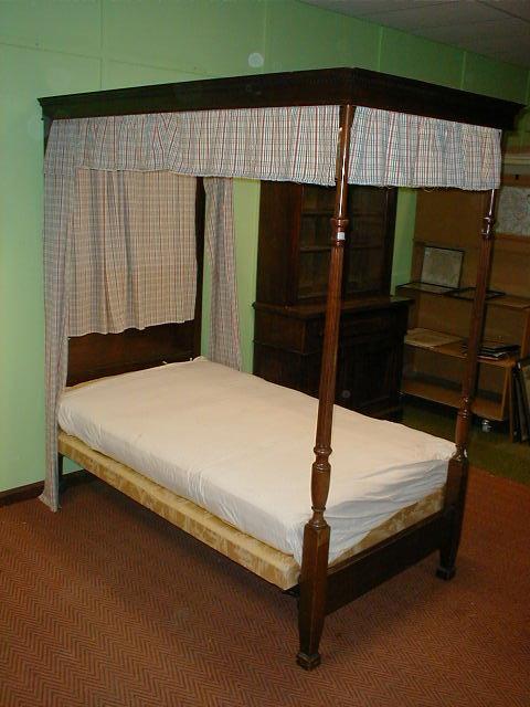 Appraisal: A Maple Co three quarter size four poster bed with