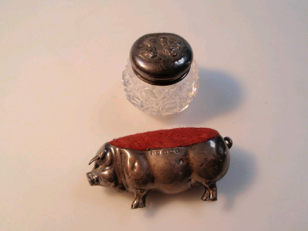 Appraisal: An Edwardian silver pig pin cushion by Levi Solomon Birmingham