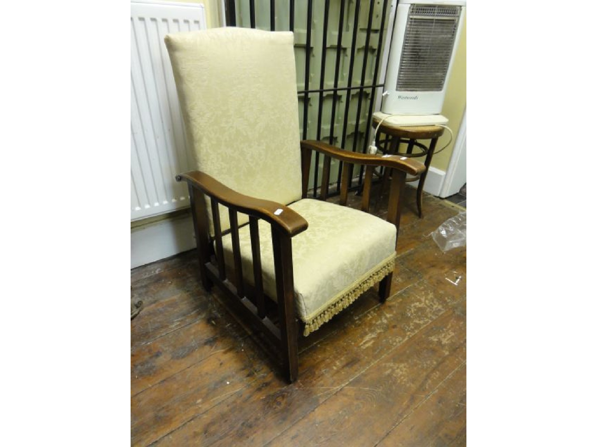 Appraisal: A Windsor style oak framed chair with adjustable seat and