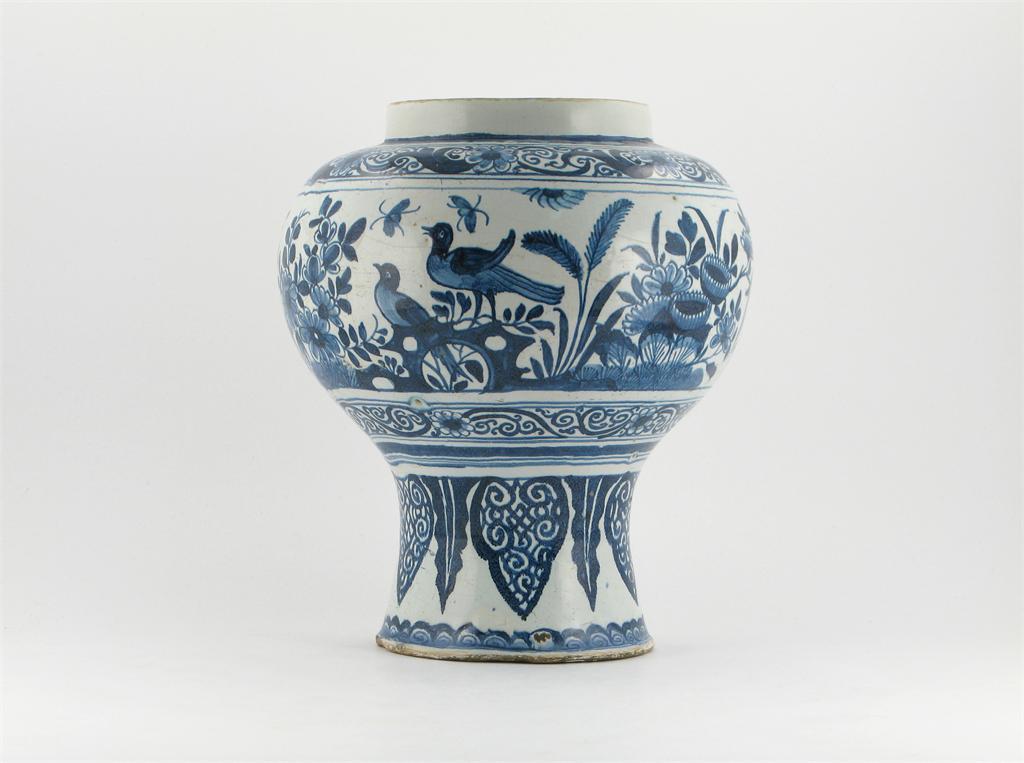 Appraisal: A large blue and white delftware vase