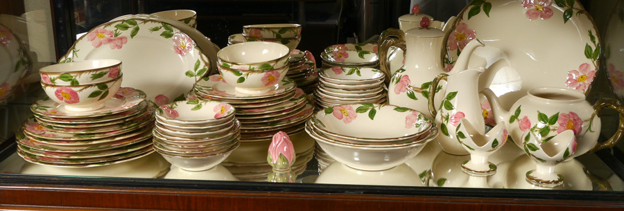 Appraisal: FRANCISCAN DESERT ROSE CHINA SET Approx pieces in the Desert