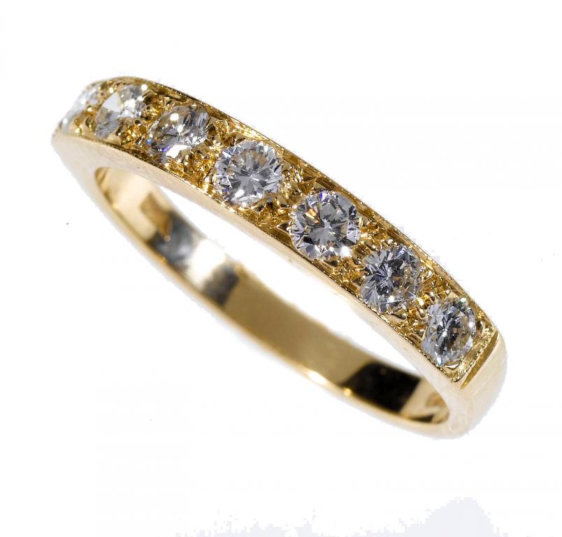 Appraisal: A DIAMOND SEVEN-STONE RING gold hoop