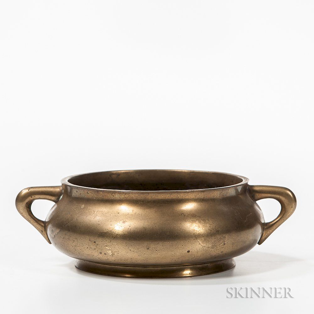 Appraisal: Polished Bronze Censer Polished Bronze Censer China Ming dynasty style