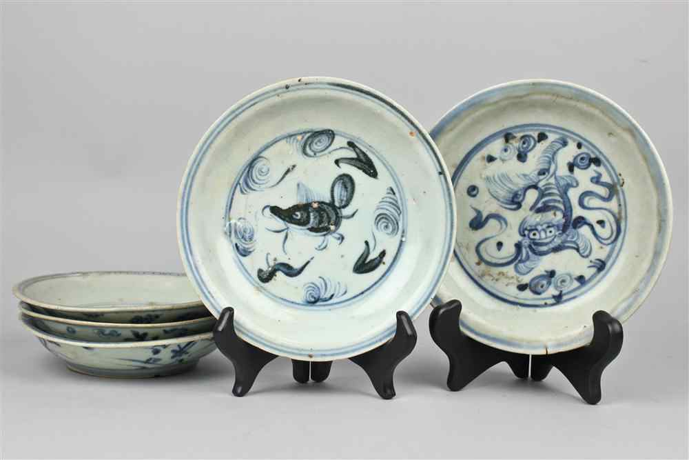 Appraisal: GROUP OF FIVE CHINESE DISHES MING DYNASTY each of shallow