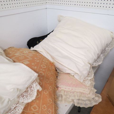 Appraisal: Estate Lot of Pillows mostly with lacework