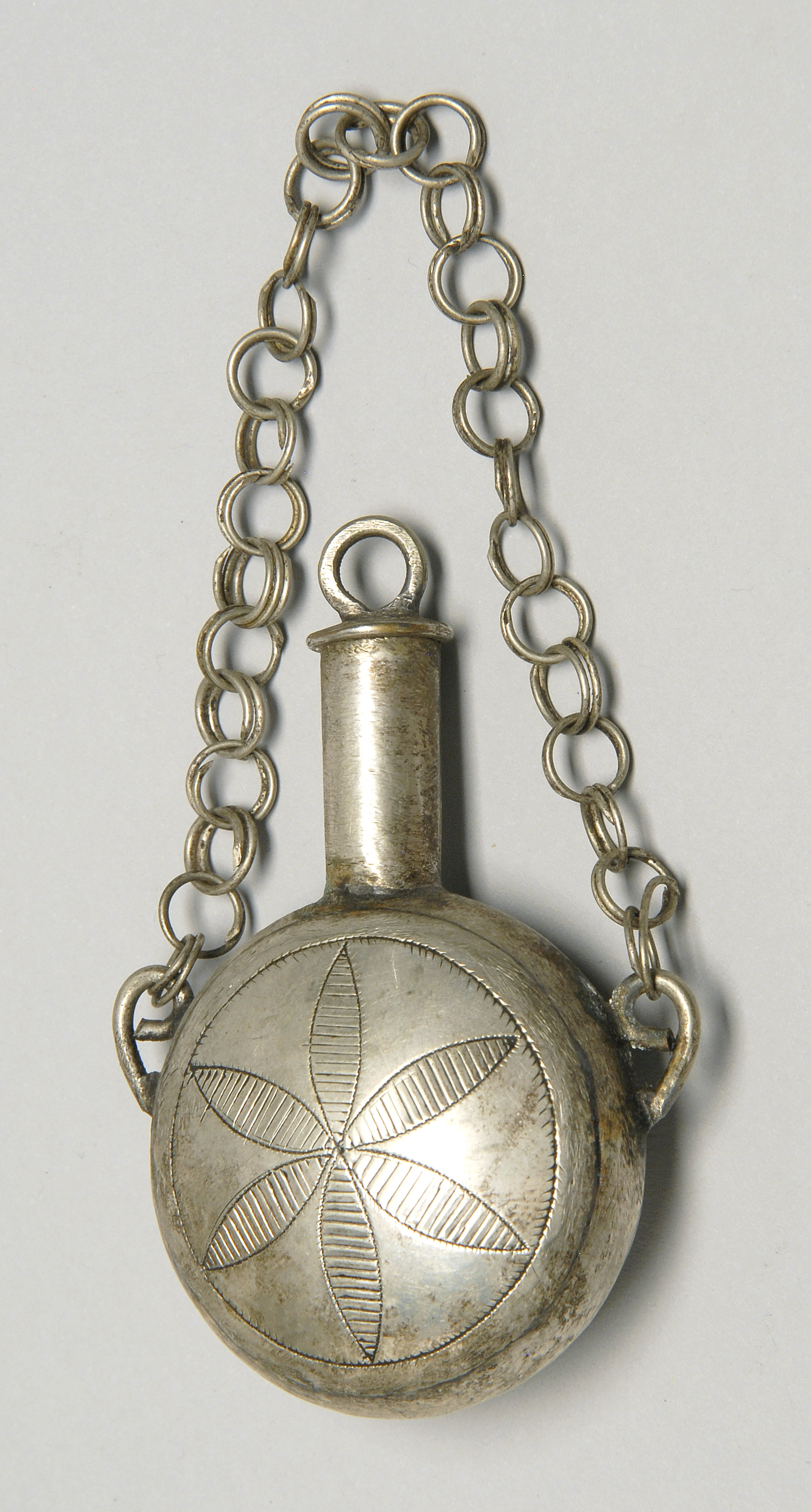 Appraisal: SILVER METAL SNUFF BOTTLE In flask form with engraved floral