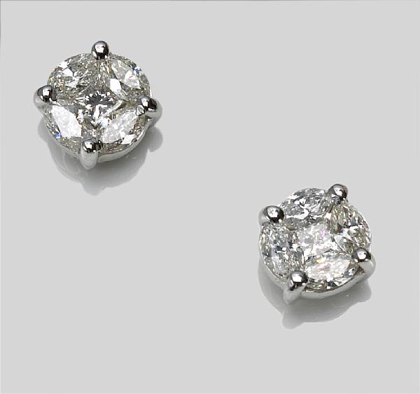 Appraisal: A pair of diamond earrings each composed of a rectangular-cut