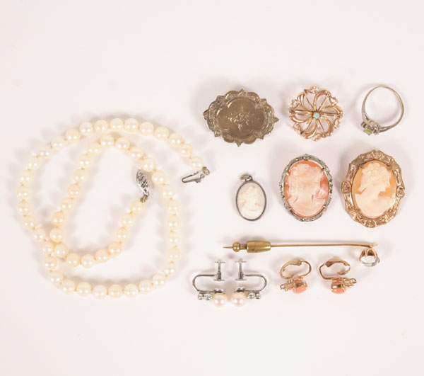 Appraisal: Lot of pieces estate jewelry notably victorian shell cameos one