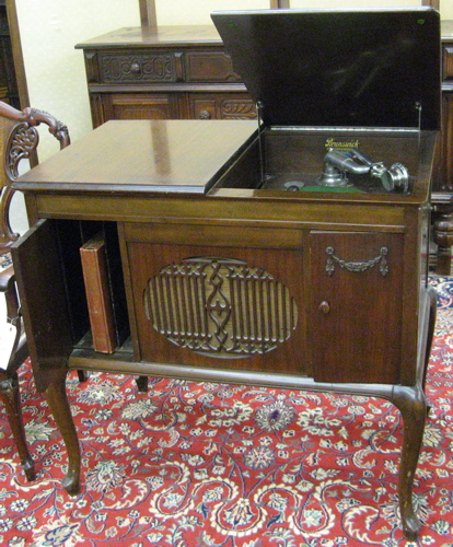 Appraisal: MAHOGANY CONSOLE PHONOGRAPH The Brunswick-Balke-Collender Co model YO serial c