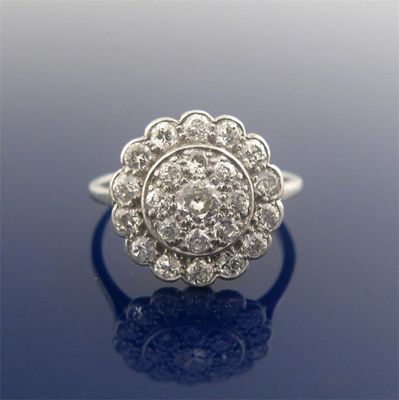 Appraisal: An Edwardian diamond cluster ring the circular cluster set all