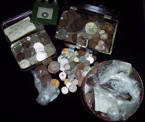 Appraisal: A large of quantity of coins various