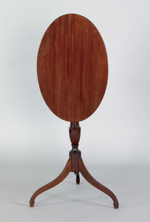 Appraisal: New England Federal mahogany candlestand ca with an oval tilting