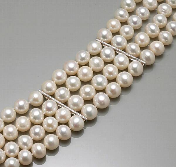 Appraisal: A cultured pearl diamond and k white gold bracelet pearls