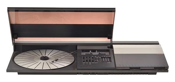 Appraisal: A BANG OLUFSEN BIOCENTRE SYSTEM Turntable cd player and speakers