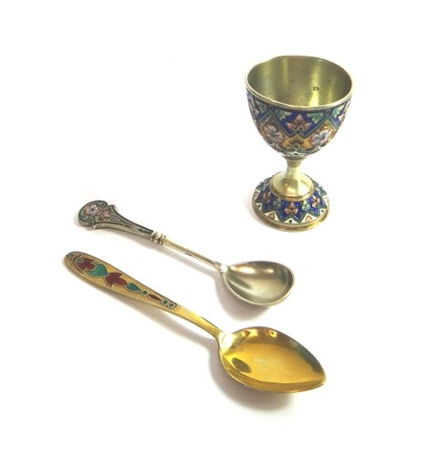 Appraisal: A Russian cloisonne enameled mustard spoon the handle with a