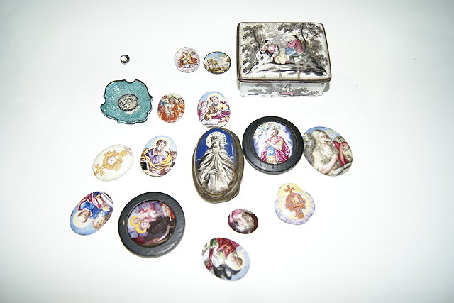 Appraisal: AN ENAMEL SNUFF BOX and a collection of miniature enamel