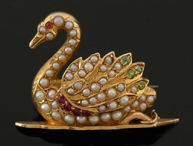 Appraisal: An Antique Australian brooch Modelled as a swan set with