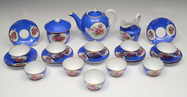 Appraisal: A RUSSIAN PORCELAIN TEA SET probably Gardner Porcelain Manufactory Verbilki