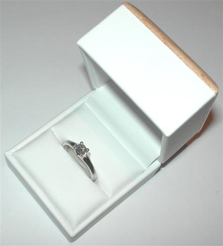 Appraisal: An ct white gold mounted diamond single-stone ring claw set