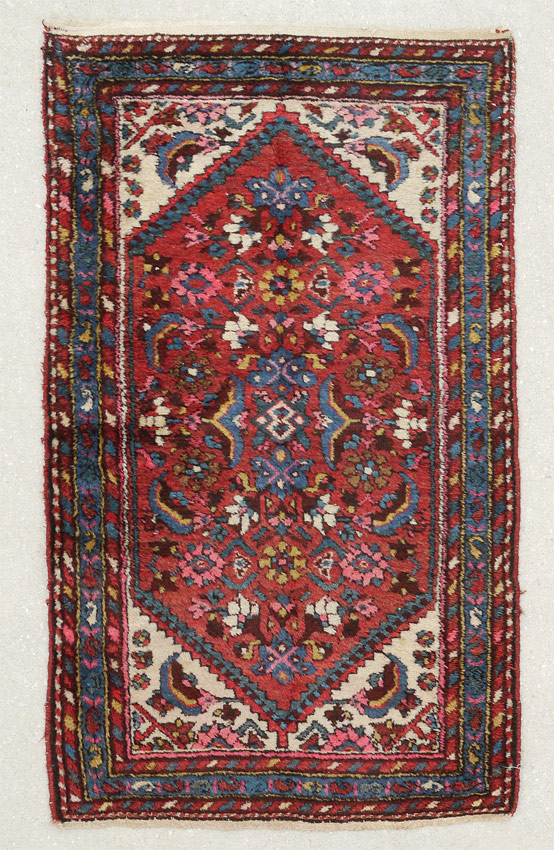 Appraisal: SEMI-ANTIQUE PERSIAN HAMADAN HAND KNOTTED WOOL RUG ' '' x