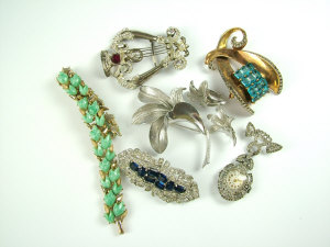 Appraisal: A Collection of Costume jewellery a quantity not subject to