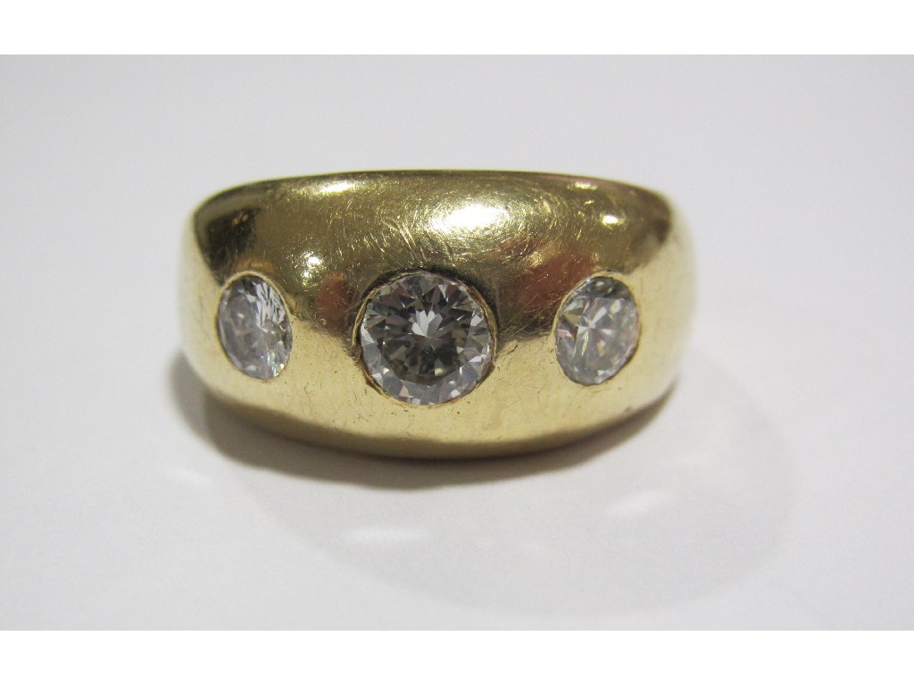 Appraisal: Gents ct gold diamond three stone gypsy ring with rose